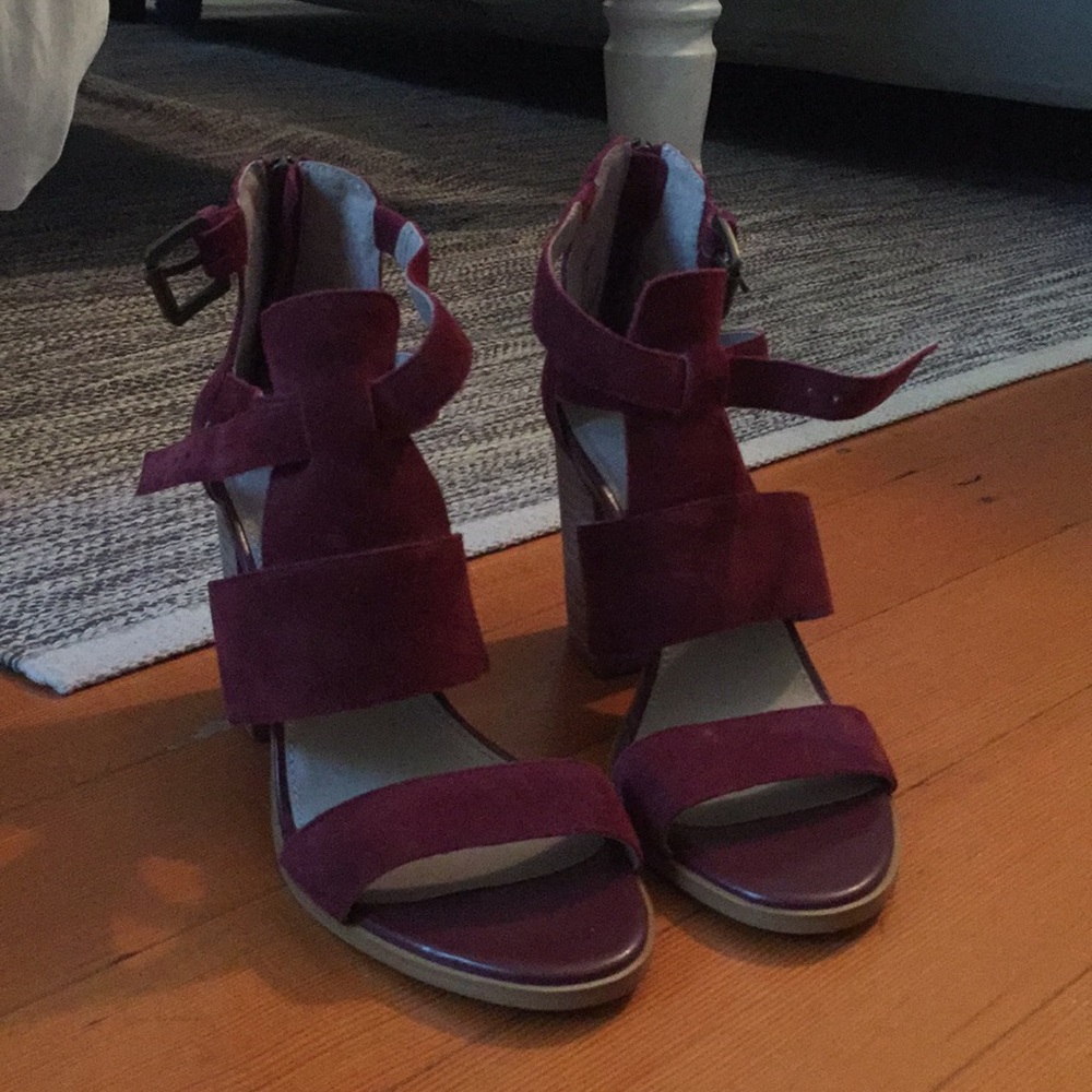 Hinge ‘Cora’ Block Heel Sandals